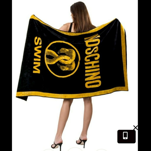 🆕️ 💯% Authentic MOSCHINO Flamingo Beach Blanket - Picture 2 of 4
